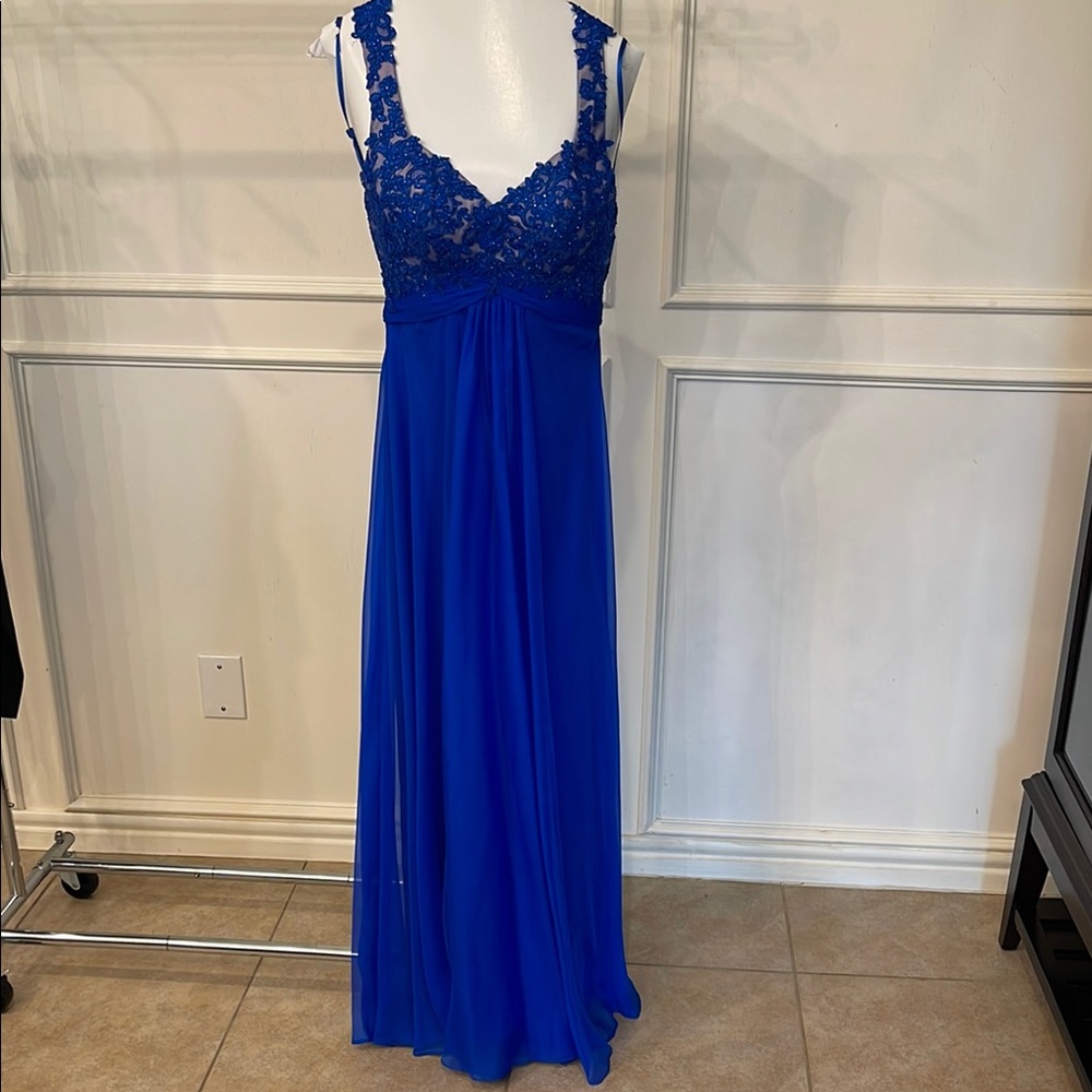 Elegant Blue Lace Evening Gown